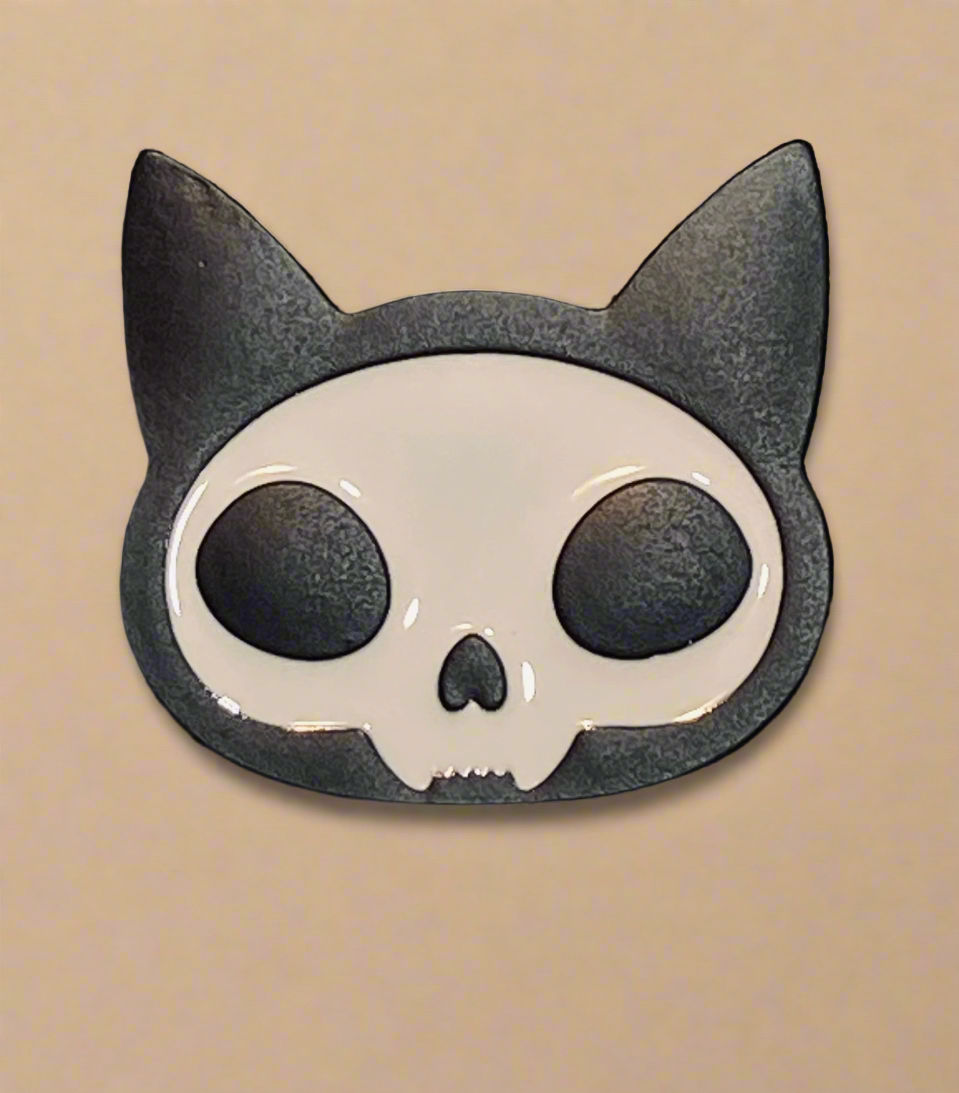 AAA BLACK AND WHITE CAT SKULL PIN