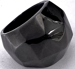 FASHION Black Plated Faceted Done Ring in Box