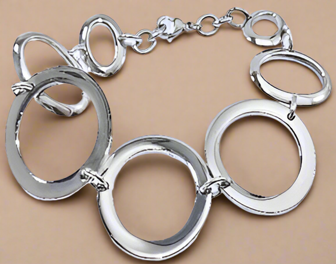 Fashion Circle Bracelet 7.5"